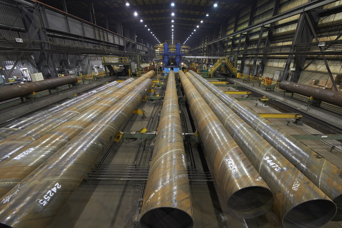 Enbridge is using a Double Submerged Arc Welding process to assemble its pipe for the Line 3 replacement project. Photograph supplied by Enbridge